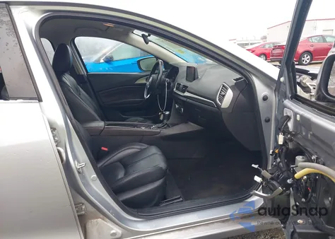 2018 Mazda Mazda3 Touring z USA, uszkodzony, nr VIN 3MZBN1V35JM209877